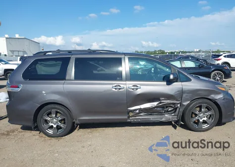 2017 Toyota Sienna Se 8 Passenger z USA, uszkodzony, nr VIN 5TDXZ3DC7HS793784